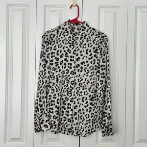 Ann Taylor Silk black/white/grey leopard pattern button-down blouse.  Size 8